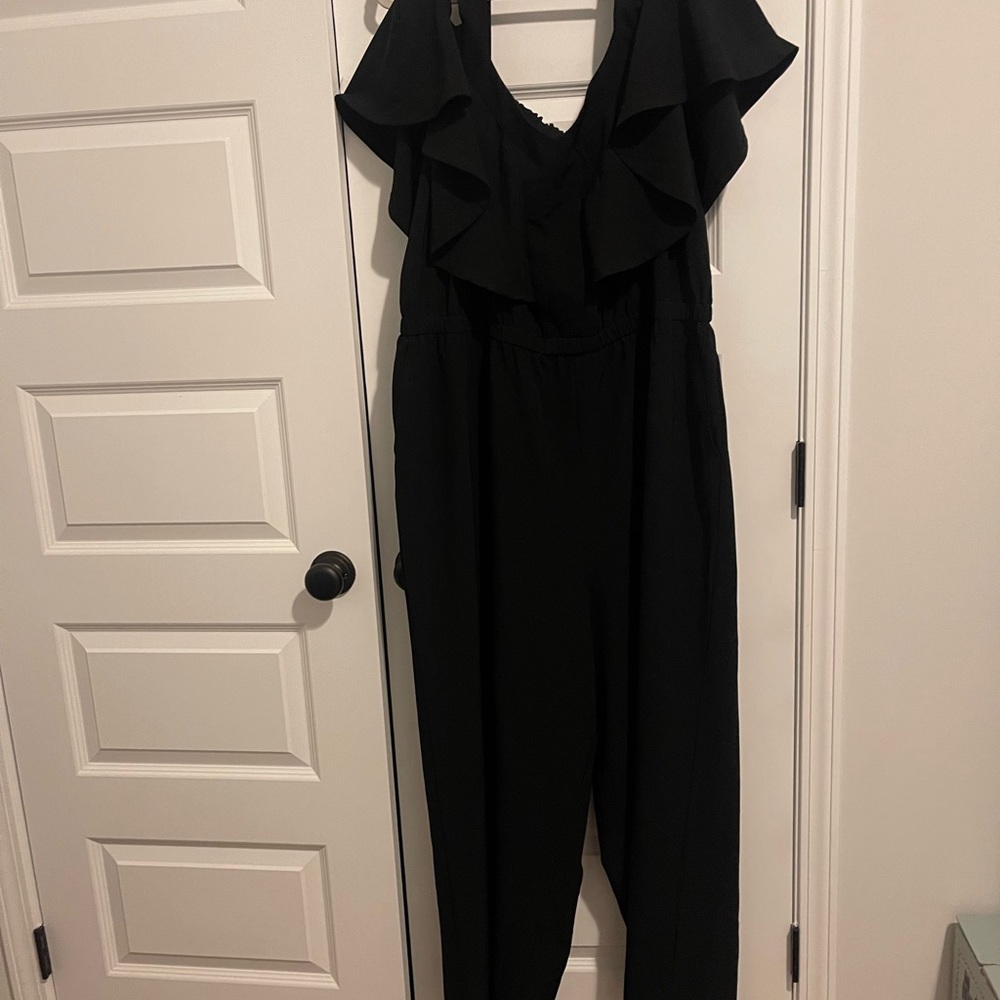 Lane Bryant Cold Shoulder Jumpsuit.  Strappy sleeve shoulder.  Black.  Size 26. - Picture 4 of 8